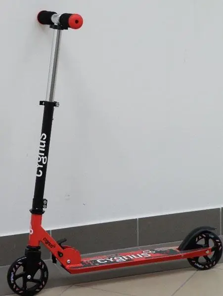 Photo de l’avis officiel: Cygnus 125 mm scooter Scooter de kick — risque: Blessures