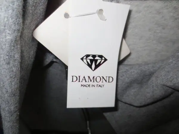 Foto aus der offiziellen Meldung: Diamond Kinder Sweatshirt — Risiko: Strangulierung