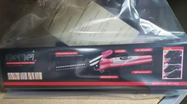 Foto do aviso oficial: Gemei Professional Curling Iron Ferro de curling — risco: Choque elétrico