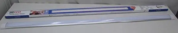 Foto aus der offiziellen Meldung: OED Group Limited LED Flat Tube LED Deckenleuchte — Risiko: Elektrischer Schlag