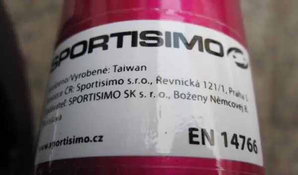 Foto uit de officiële melding: SPORTISIMO ARCORE Kinderfiets — risico: Verwonding