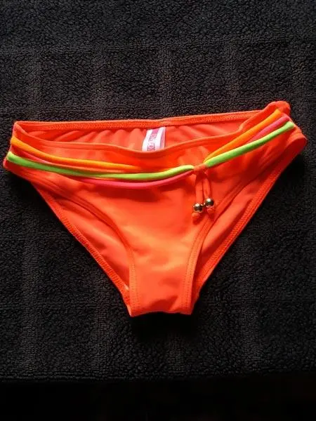 Photo de l’avis officiel: EWLON 1) SONIA, 2) SI-SI Maillot de bain pour filles — risque: Etranglement