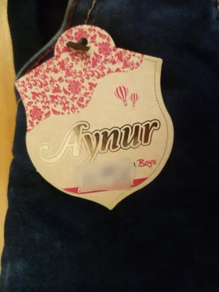 Foto uit de officiële melding: Aynur Kinderjeans — risico: Verwonding
