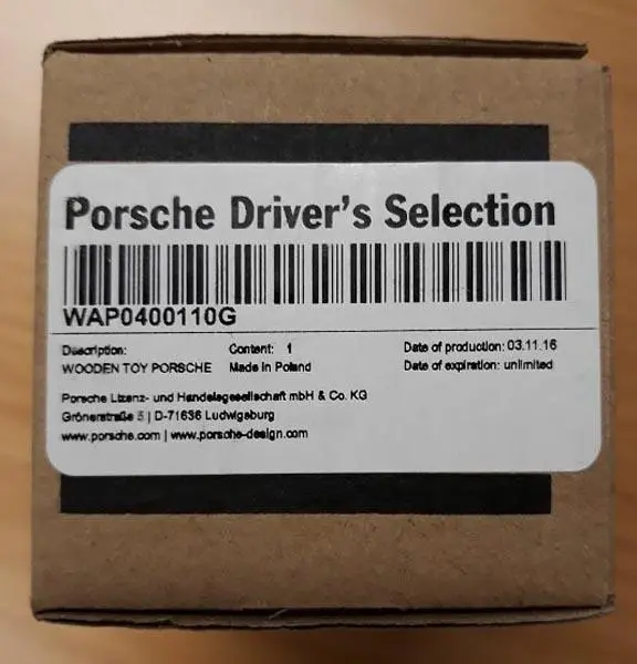 Foto aus der offiziellen Meldung: Porsche Porsche Drivers Selection Holzauto — Risiko: Ersticken