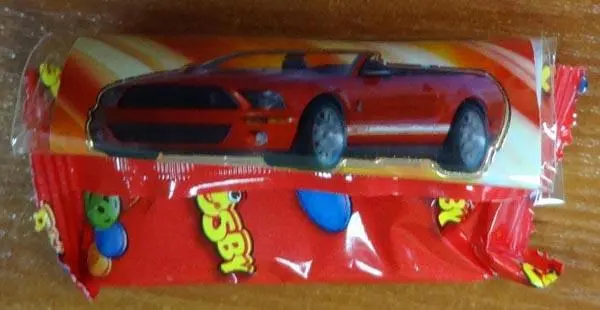 Foto do aviso oficial: Brinquedo com doces — risco: Engasgamento