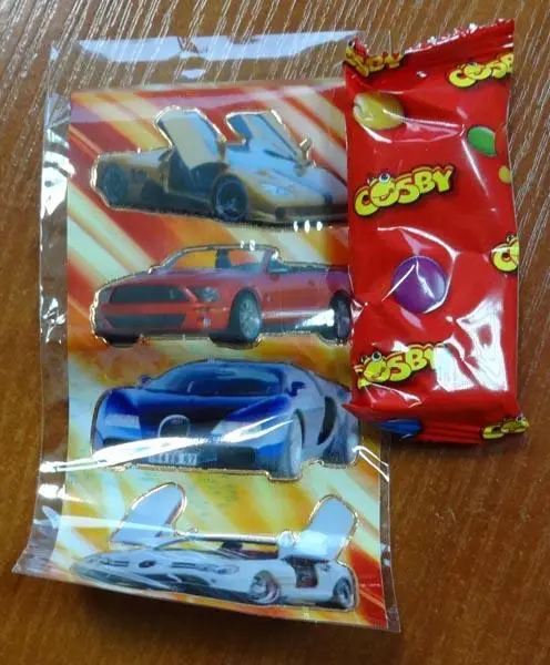 Foto do aviso oficial: Brinquedo com doces — risco: Engasgamento