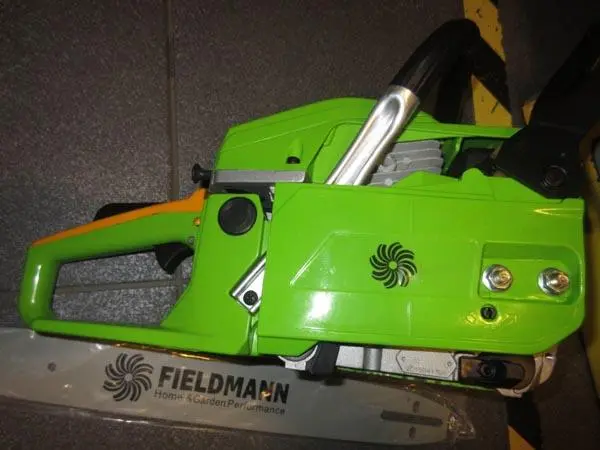 Photo de l’avis officiel: FIELDMANN Petrol Chain Saw Tronçonneuse — risque: Blessures