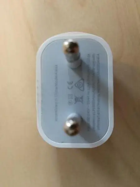 Photo de l’avis officiel: Flextronics (Counterfeit) Chargeur — risque: Choc électrique
