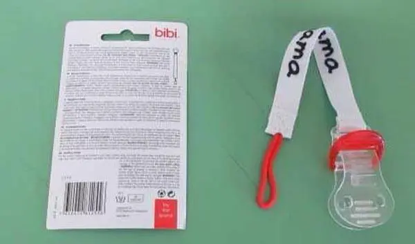 Foto aus der offiziellen Meldung: Bibi Soother Holder Ein anderer Halter — Risiko: Ersticken (A11/0043/18)