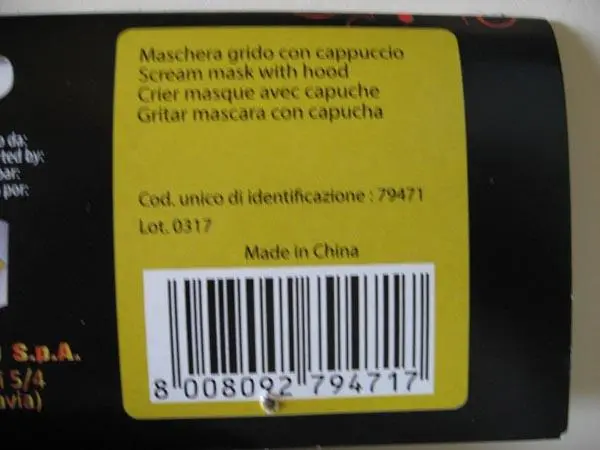 Photo from the official notice: Fiori Paolo Scream mask with hood fancy-dress mask — burns risk