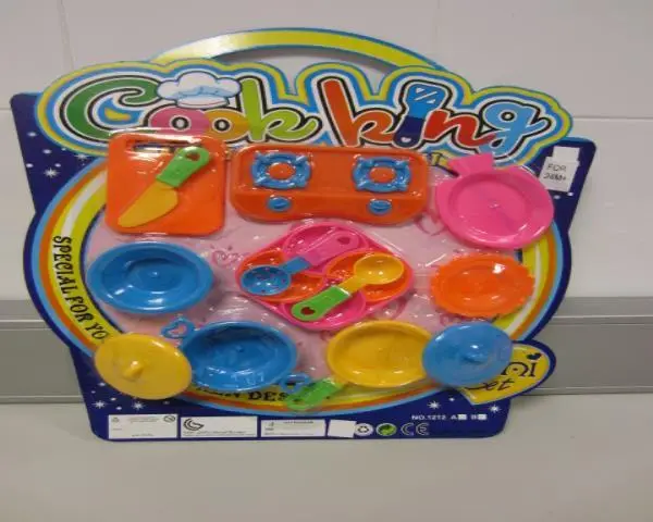 Foto aus der offiziellen Meldung: Amatoys Spielzeuggarnitur — Risiko: Ersticken