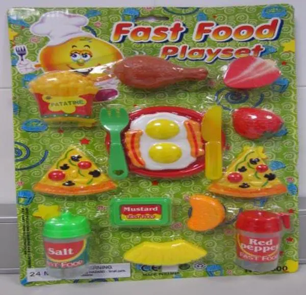 Foto aus der offiziellen Meldung: Amatoys Fast Food Play Set, Cook Party and Tea Set Küchenspielset — Risiko: Ersticken