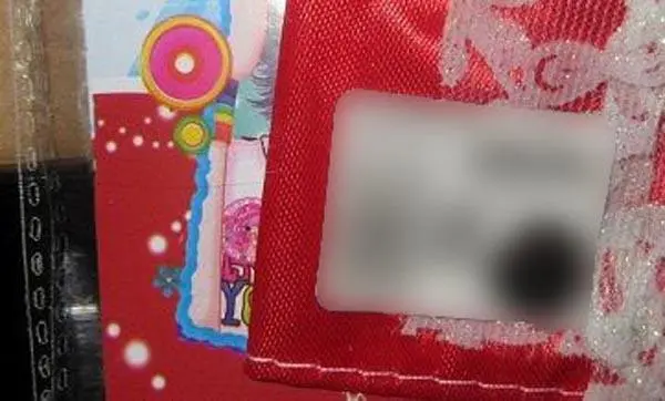 Foto do aviso oficial: Sen Li Boneca de plástico — risco: Químico