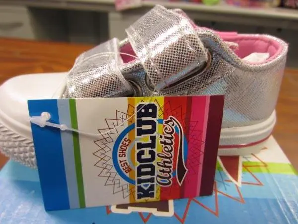 Foto do aviso oficial: KidClub "Athletics" Sapatos para bebés — risco: Engasgamento
