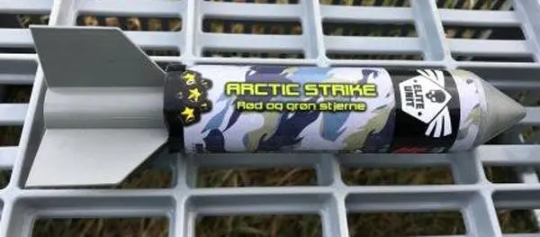 Foto aus der offiziellen Meldung: Bright Star Fireworks A/S Jungle Strike, Desert Strike, Arctic Strike Feuerwerk — Risiko: Verbrennungen