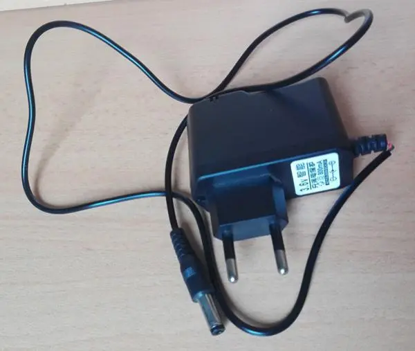 Foto do aviso oficial: Rechargeable LED Floodlight; Power Line Projetor LED — risco: Choque elétrico