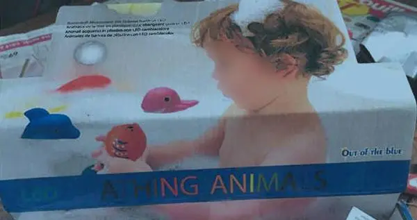 Foto do aviso oficial: Out of the Blue LED BATHING ANIMALS Brinquedo de banho com LEDs — risco: Lesões oculares