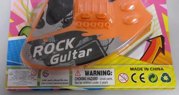 Foto do aviso oficial: KE GUAY Rock Guitar Guitarra de brinquedo — risco: Engasgamento