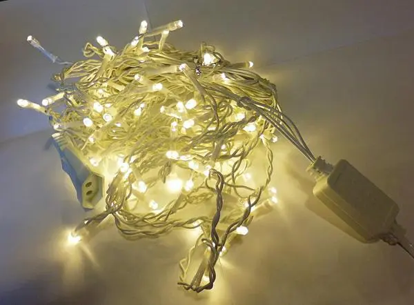 Photo from the official notice: VOLTENO Life Energy Kurtyna Swietlna 100 LED lighting chain — fire risk