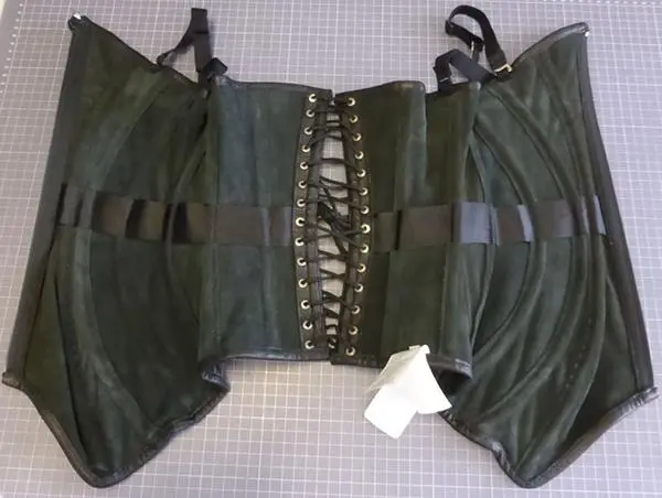 Photo from the official notice: Orion, Zado LE-Corsage S SW leather corset — chemical risk