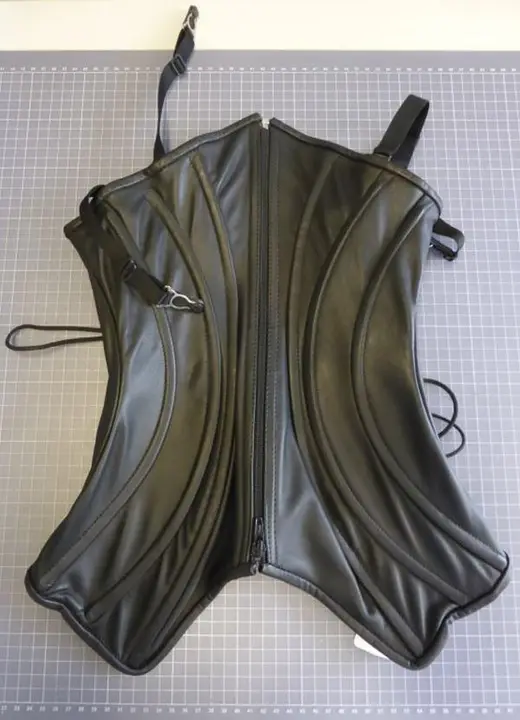 Photo from the official notice: Orion, Zado LE-Corsage S SW leather corset — chemical risk