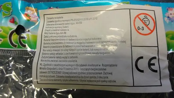 Foto aus der offiziellen Meldung: Zabawka na baterie Spielzeuggitarre — Risiko: Strangulierung