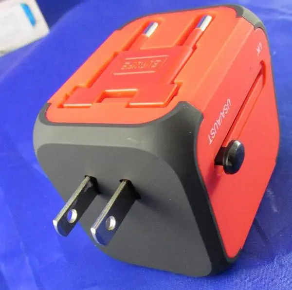 Foto do aviso oficial: Travel Adapter with USB Adaptador de viagem — risco: Choque elétrico