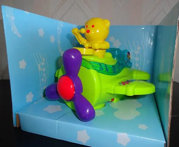 Photo from the official notice: Plastic toy aeroplane — choking risk