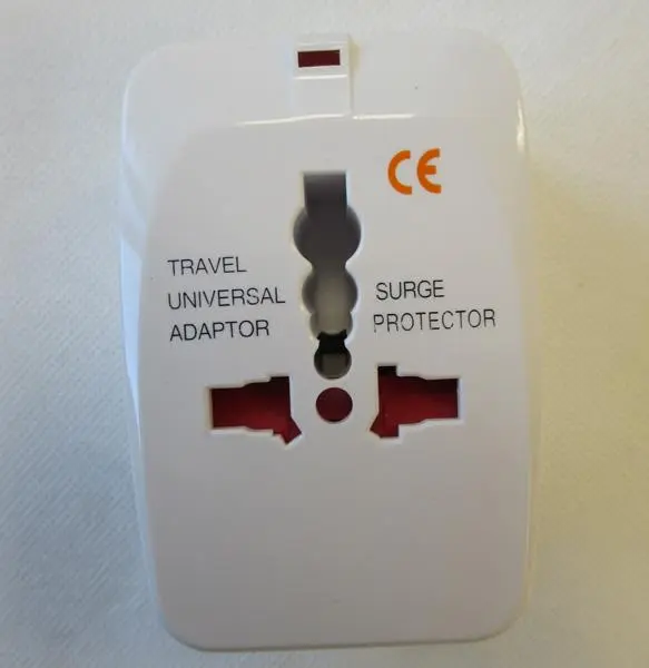 Foto uit de officiële melding: GK Power WORLDWIDE TRAVEL ADAPTOR Reisstekkeradapter — risico: Elektrische schok