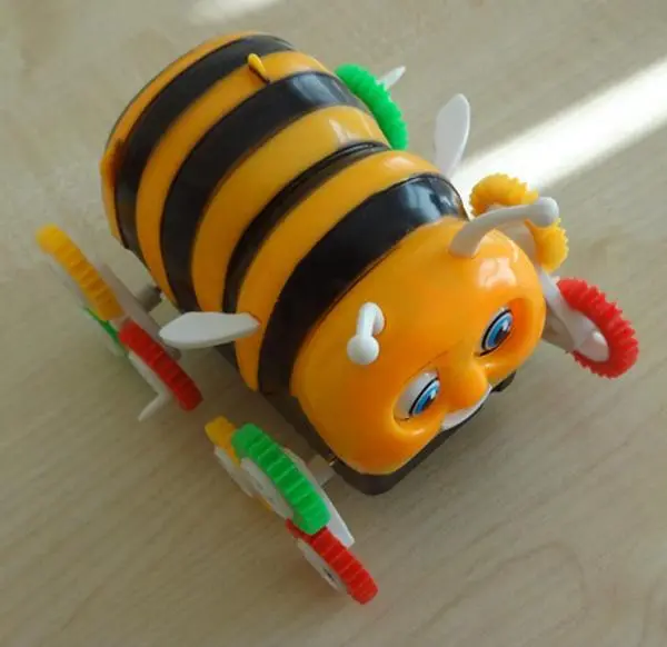 Photo from the official notice: Tip Lorry HAPPY plastic toy — choking risk