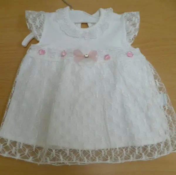 Foto aus der offiziellen Meldung: Minicix Güpür Yakali Elbise Babykleid — Risiko: Ersticken