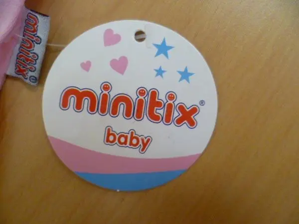 Foto aus der offiziellen Meldung: Minitix baby Kinderbekleidung Set — Risiko: Ersticken