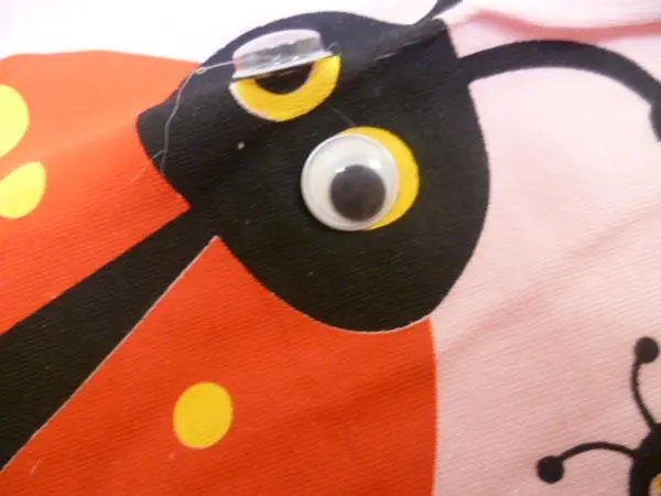Foto aus der offiziellen Meldung: Minitix baby Kinderbekleidung Set — Risiko: Ersticken