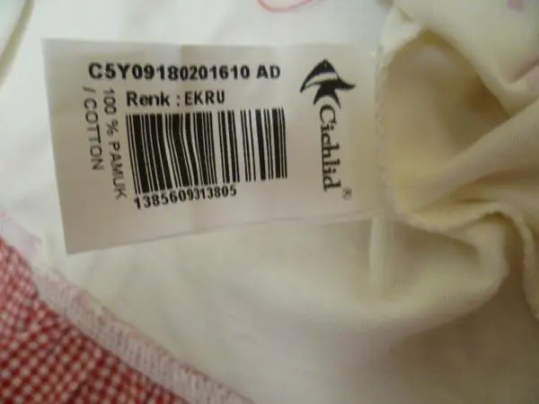 Foto aus der offiziellen Meldung: Cichlid Kinderbekleidung Set — Risiko: Ersticken
