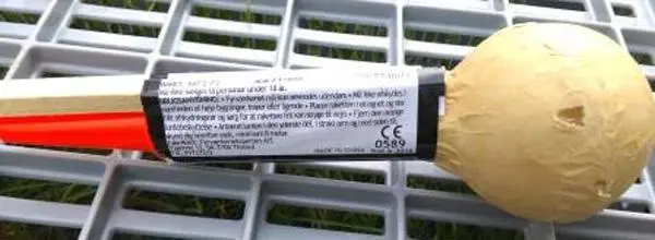 Photo from the official notice: Fyrværkerieksperten a/s Royal Classic Bombe firework — burns risk