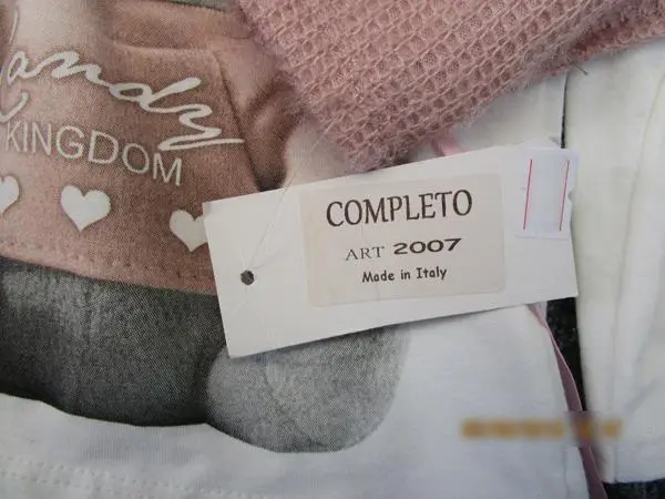 Foto uit de officiële melding: Kids moda Baby’s kleding set — risico: Verwurging