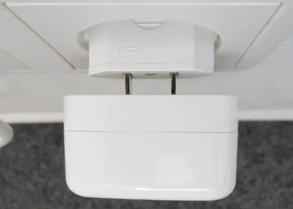 Foto aus der offiziellen Meldung: United Universal Travel Adapter Reisestecker Adapter — Risiko: Elektrischer Schlag