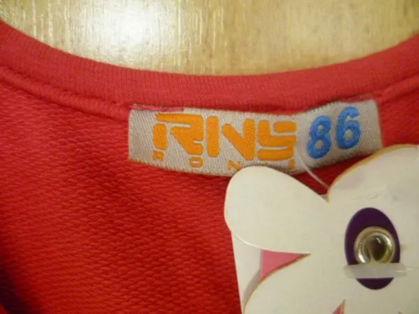 Foto aus der offiziellen Meldung: RNS Ronis Kinderkleid — Risiko: Ersticken
