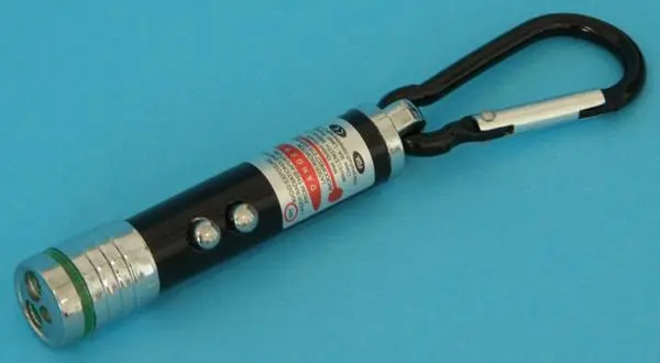 Foto aus der offiziellen Meldung: THY 3 in 1 LASER &amp; LED LIGHT &amp; KEY CHAIN Laserpointer — Risiko: Sehschaden