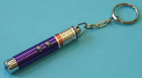 Foto aus der offiziellen Meldung: Jd 2 in 1 LASER &amp; LED LIGHT Laserpointer — Risiko: Sehschaden