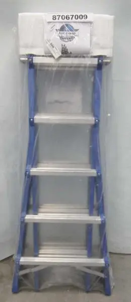 Photo de l’avis officiel: ASC Group Folding ladder Échelle — risque: Blessures