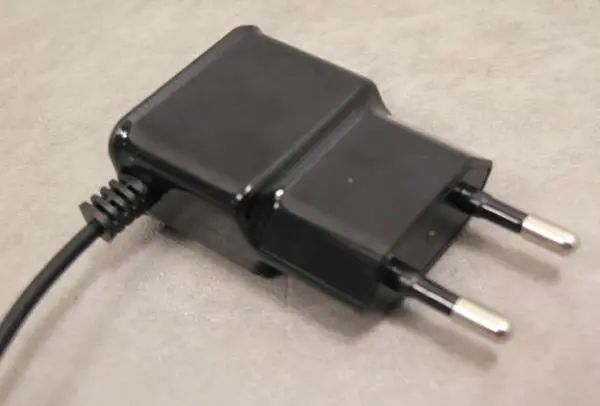 Foto uit de officiële melding: 4-OK USB-C Home Charger USB-oplader — risico: Elektrische schok