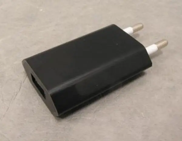 Foto do aviso oficial: Bullet Travel charger Carregador USB — risco: Choque elétrico