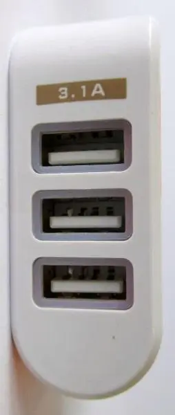 Photo de l’avis officiel: 3 USB Charger Chargeur USB — risque: Choc électrique (A12/1594/18)