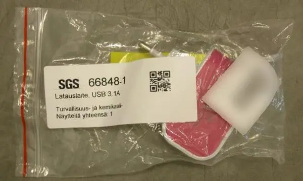 Photo de l’avis officiel: 3 USB Charger Chargeur USB — risque: Choc électrique (A12/1589/18)