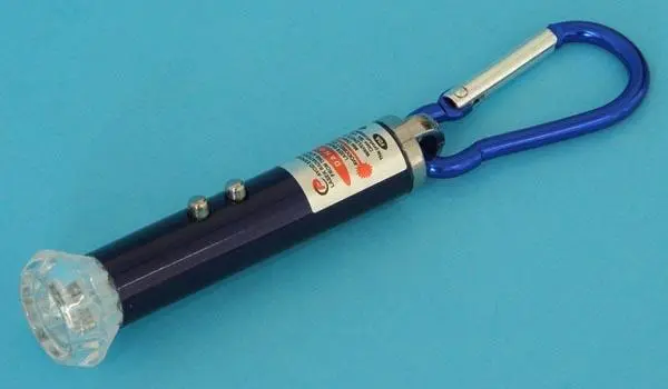 Foto aus der offiziellen Meldung: CP 3in 1 LASER &amp; LED LIGHT Laserpointer — Risiko: Sehschaden