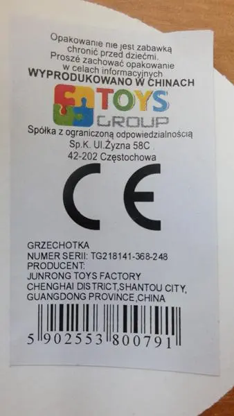 Foto uit de officiële melding: TOYS GROUP Lovely Baby Plastic rammelaar — risico: Verstikking door inslikken & Snijwonden