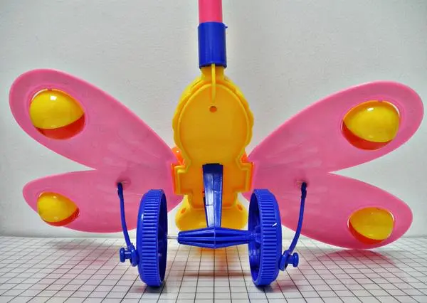 Photo from the official notice: TOYS push-along toy — choking risk (A12/1654/18)