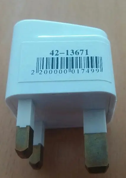 Foto do aviso oficial: Adaptador de plugue de viagem — risco: Choque elétrico & Incêndio (A12/1670/18)