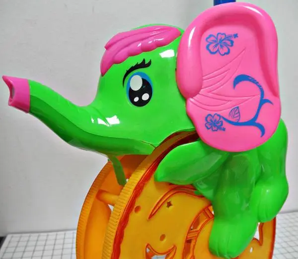 Foto aus der offiziellen Meldung: TOYS Push-along Spielzeug — Risiko: Ersticken (A12/1679/18)
